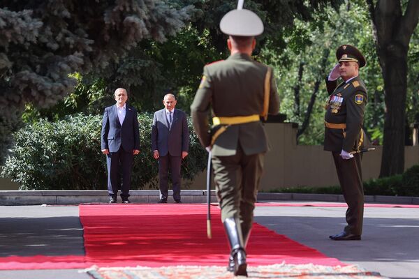 Իրանի նախագահ Մասուդ Փեզեշքիանի դիմավորման հանդիսավոր արարողությունը - Sputnik Արմենիա