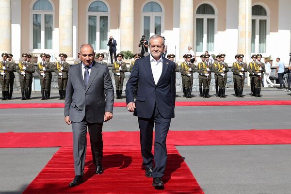 Իրանի նախագահ Մասուդ Փեզեշքիանի դիմավորման հանդիսավոր արարողությունը - Sputnik Արմենիա