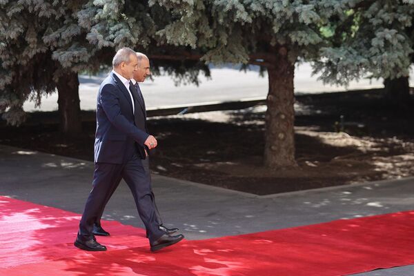 Իրանի նախագահ Մասուդ Փեզեշքիանի դիմավորման հանդիսավոր արարողությունը - Sputnik Արմենիա