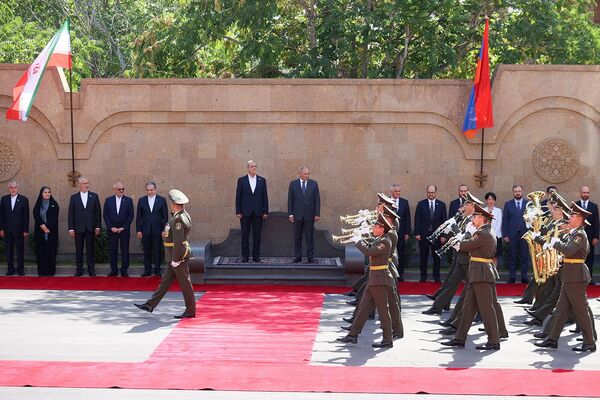 Իրանի նախագահ Մասուդ Փեզեշքիանի դիմավորման հանդիսավոր արարողությունը - Sputnik Արմենիա