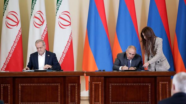Церемония подписания документов между Арменией и Ираном (19 августа 2025). Еревaн - Sputnik Армения