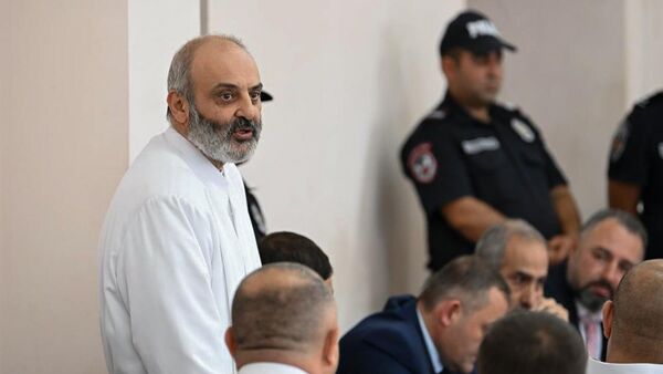 Архиепископ Баграт Галстанян на судебном заседании по своему делу (19 августа 2025). Еревaн - Sputnik Армения