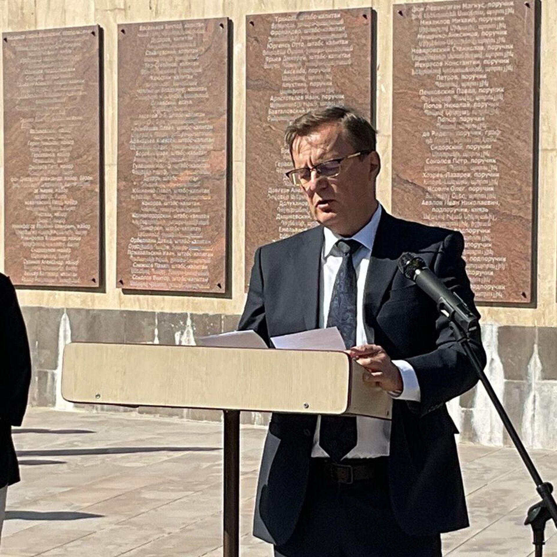 Генконсул РФ в Гюмри Игорь Титов на торжественных мероприятиях, посвящённых 15-летию восстановления Холма Чести (20 августа 2025). Гюмри - Sputnik Արմենիա, 1920, 20.08.2025