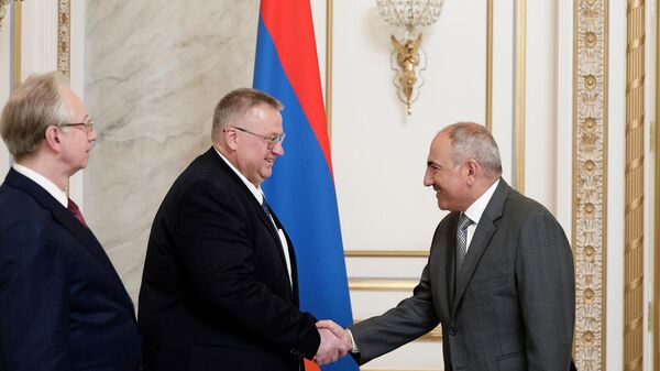 Премьер-министр Никол Пашинян принял вице-премьера РФ Алексея Оверчука (20 августа 2025). Еревaн - Sputnik Армения