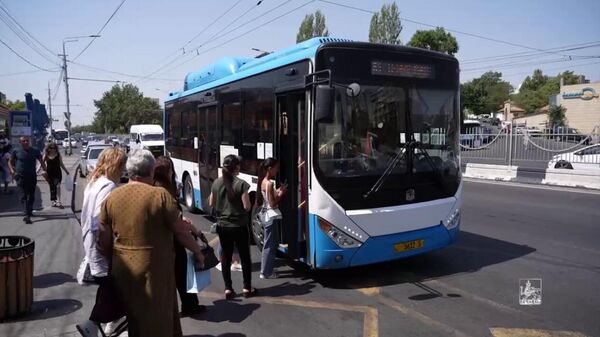  Երևանի քաղաքապետարանի հասարակական կարգի պահպանության ծառայության աշխատակիցները շարունակում են ստուգայցեր իրականացնել հանրային տրանսպորտում։ - Sputnik Արմենիա