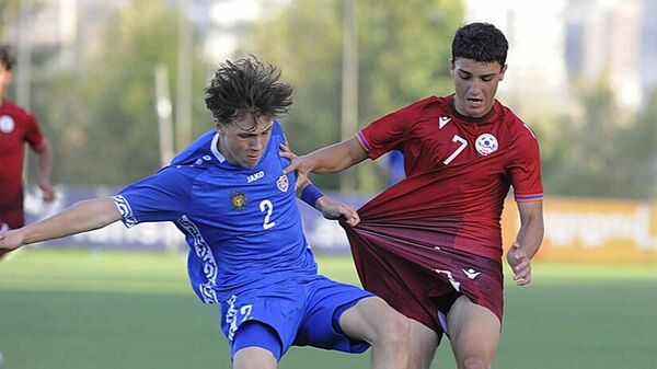 Сборная Армении до 17 лет провела товарищеский матч с молодежной сборной Молдовы  - Sputnik Армения