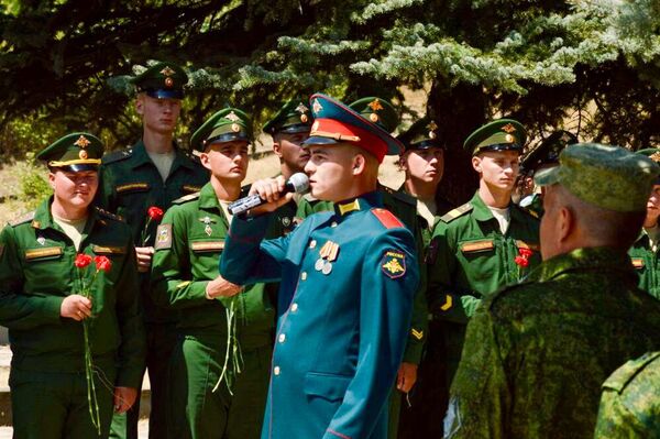 Գյումրիում հարգանքի տուրք մատուցվեց մայոր Մոնտրեզորի ջոկատի զինվորների հիշատակին - Sputnik Արմենիա