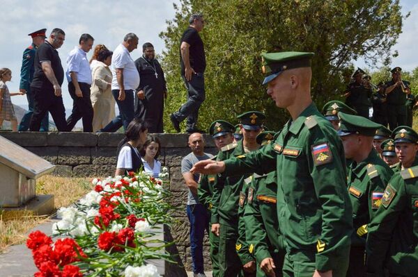 Գյումրիում հարգանքի տուրք մատուցվեց մայոր Մոնտրեզորի ջոկատի զինվորների հիշատակին - Sputnik Արմենիա