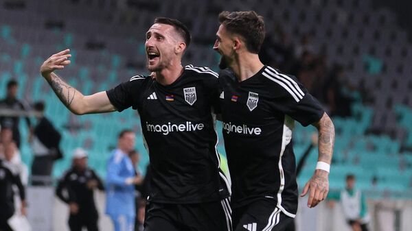 Футболисты ФК Ноа празднуют забитый гол в ворота ФК Олимпия в первом матче отборочного раунда плей-офф Лиги конференций УЕФА (21 августа 2025). Любляна - Sputnik Армения