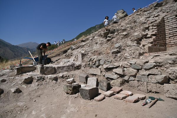 Պեղումներ Բաղաբերդում - Sputnik Արմենիա