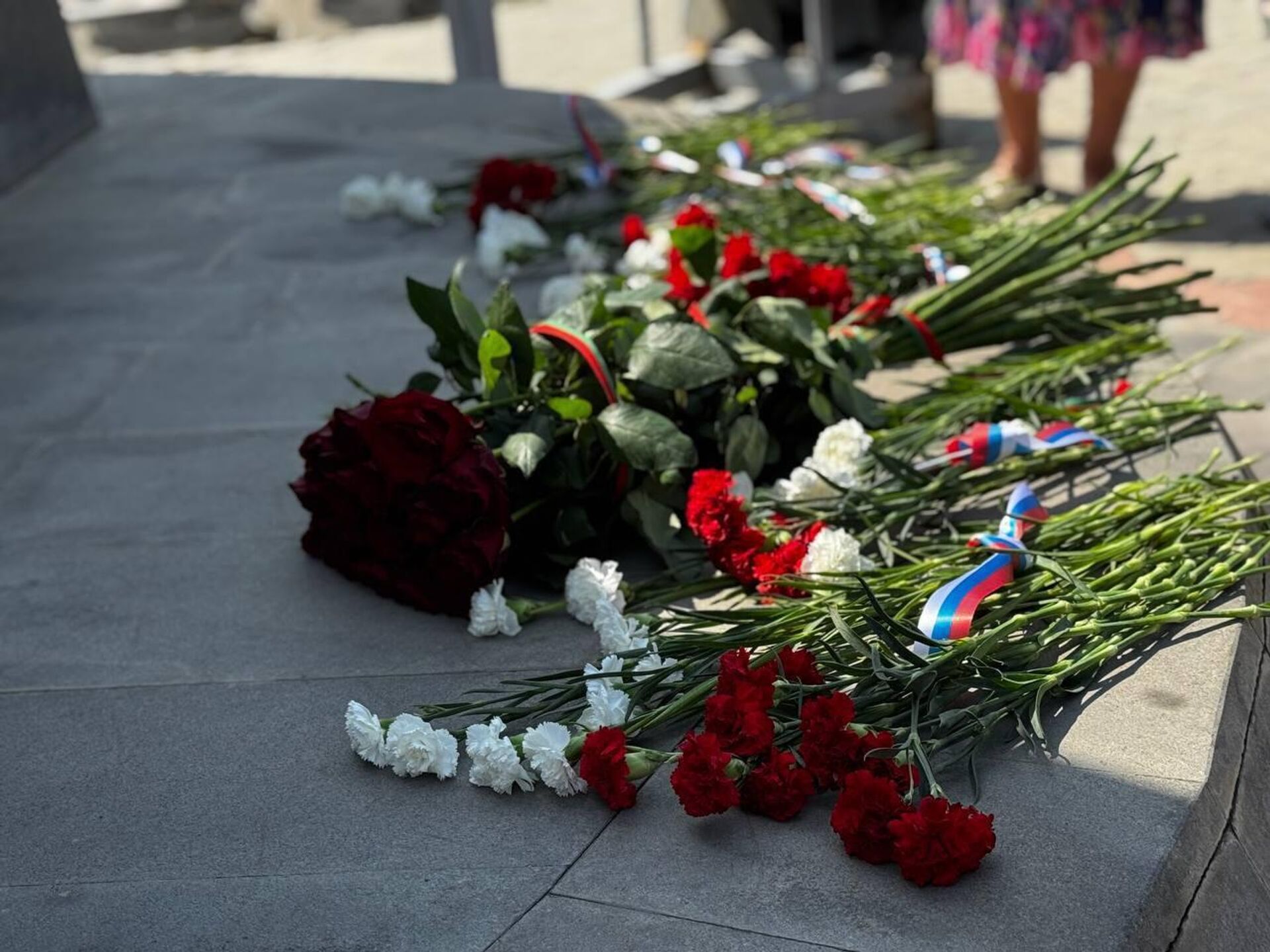 У памятника адмиралу Исакову состоялось торжественное мероприятие (22 августа 2025). Еревaн - Sputnik Արմենիա, 1920, 22.08.2025