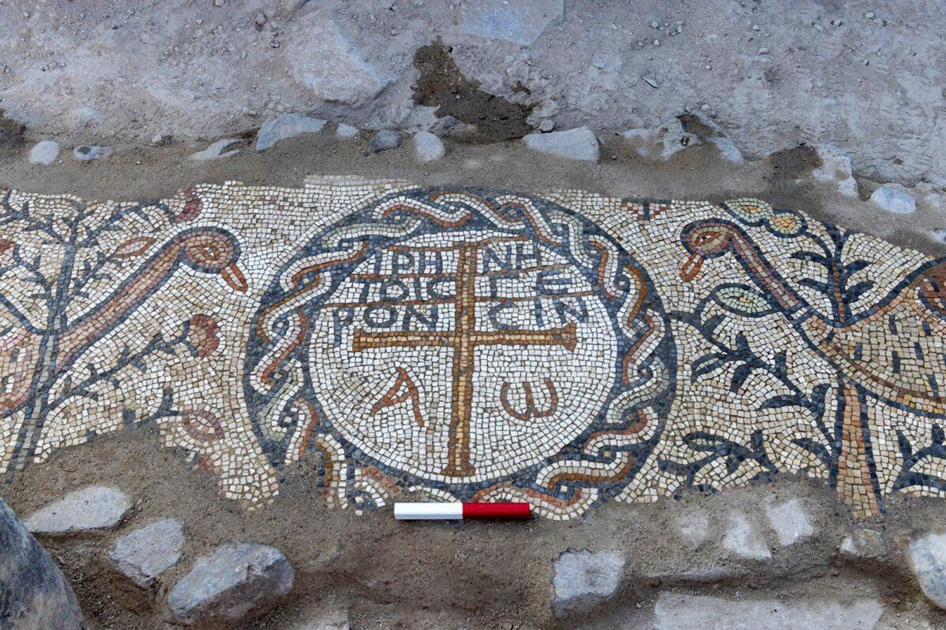 Найденное в Израиле мозаичное панно Мир старейшинам - Sputnik Армения, 1920, 24.08.2025