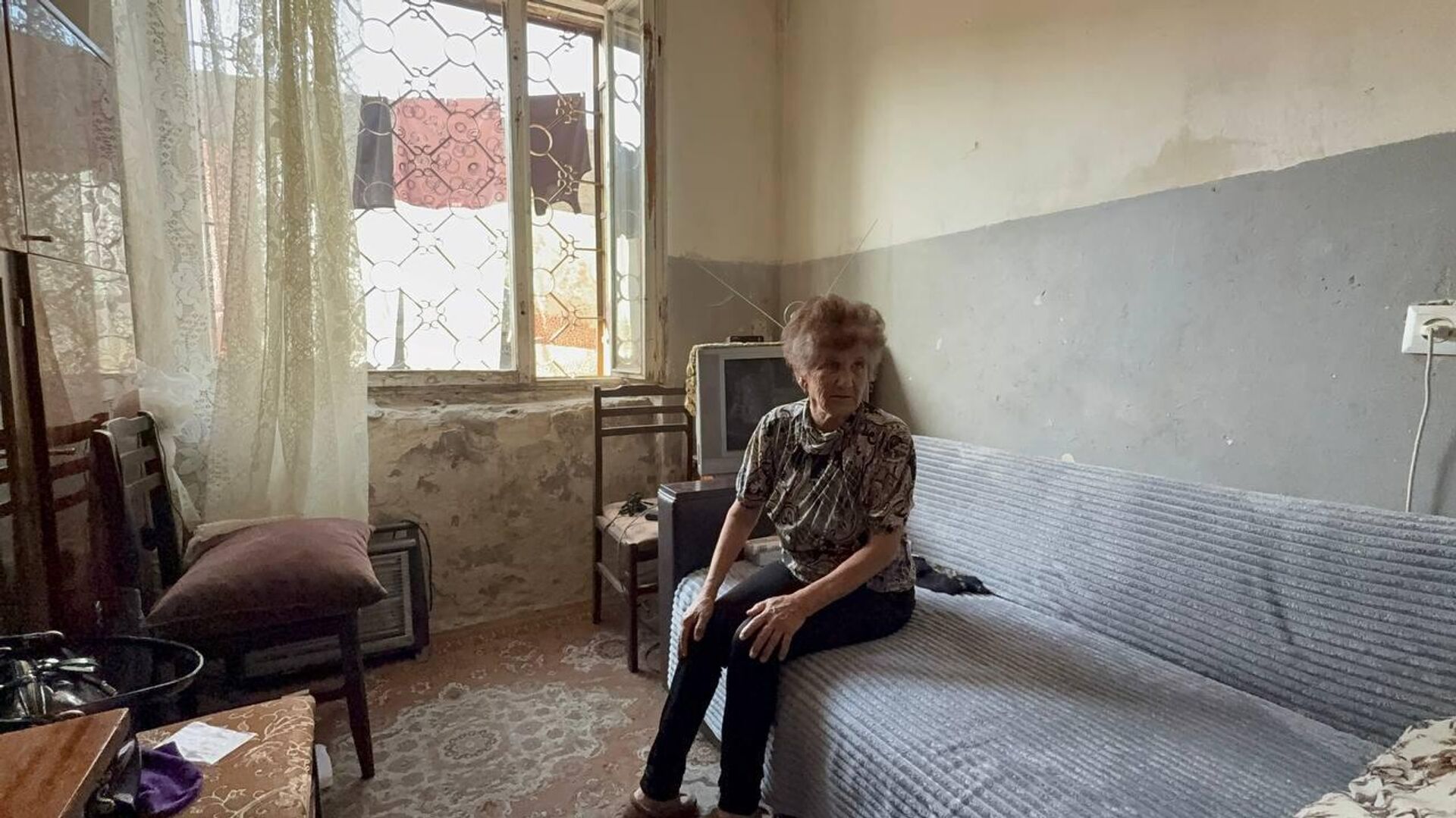 Жительница аварийного здания 4-го уровня в Вардашене Баласан Гомцян - Sputnik Արմենիա, 1920, 26.08.2025