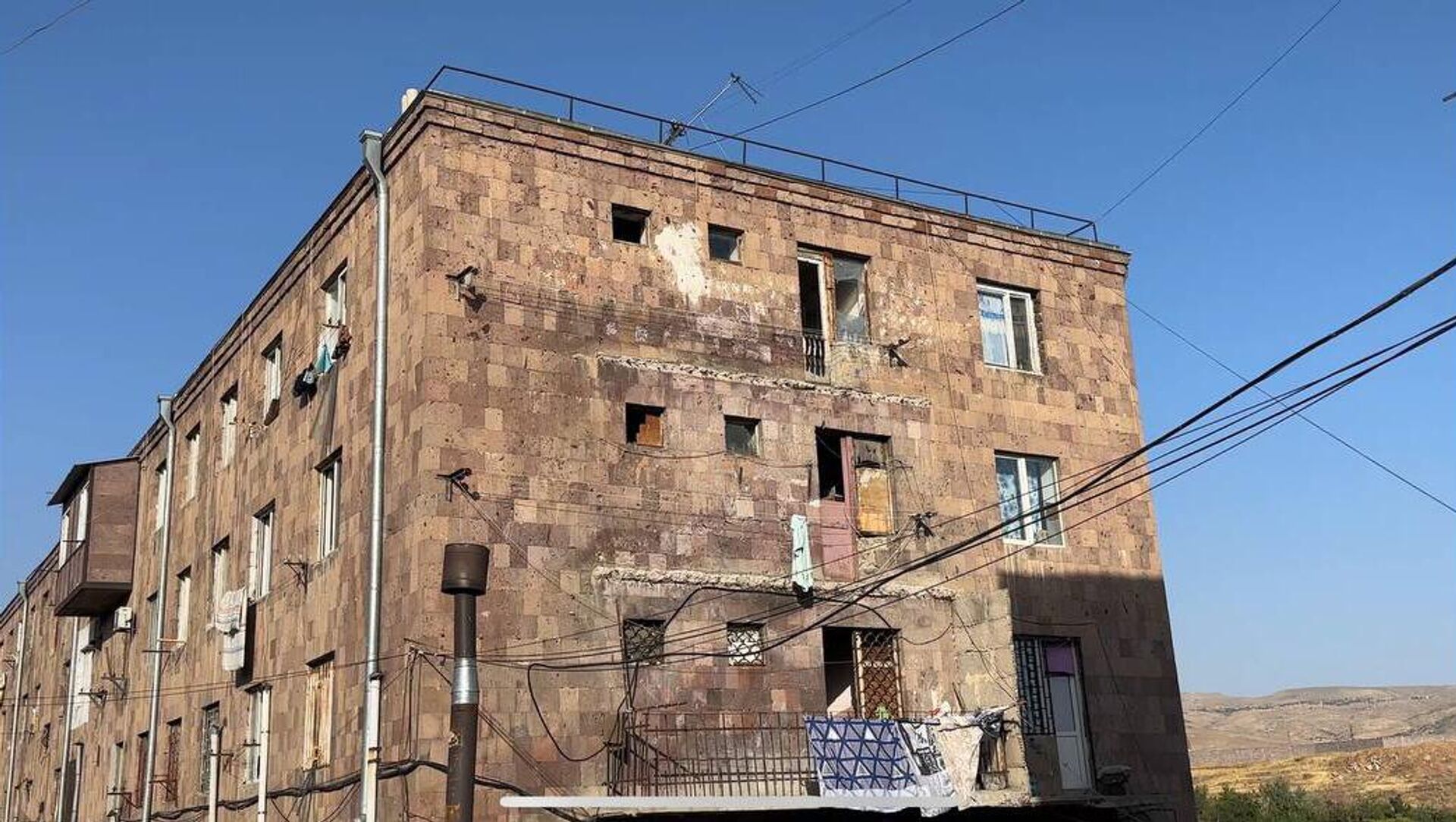 Аварийное здание 4-го уровня на 6-й улице Вардашена - Sputnik Արմենիա, 1920, 26.08.2025