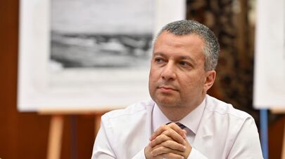 Политолог, научный сотрудник APRI Armenia Бениамин Погосян на мероприятии "Помните историю, чтите павших героев, цените мир и создавайте лучшее будущее" в посольстве Китая в Армении (25 августа 2025). Еревaн