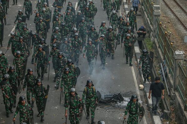 Զինվորները բողոքի ցույցի ժամանակ - Sputnik Արմենիա