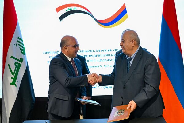 Церемония подписания на 4-ом заседании межправительственной совместной комиссии по экономическому сотрудничеству между Арменией и Ираком (26 августа 2025). Еревaн - Sputnik Армения