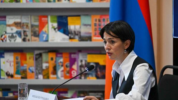 Министр ОНКС Жанна Андреасян на пресс-конференции в преддверии нового учебного года (27 августа 2025). Еревaн - Sputnik Армения