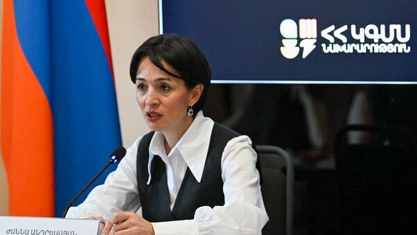 Министр ОНКС Жанна Андреасян на пресс-конференции в преддверии нового учебного года (27 августа 2025). Еревaн - Sputnik Армения