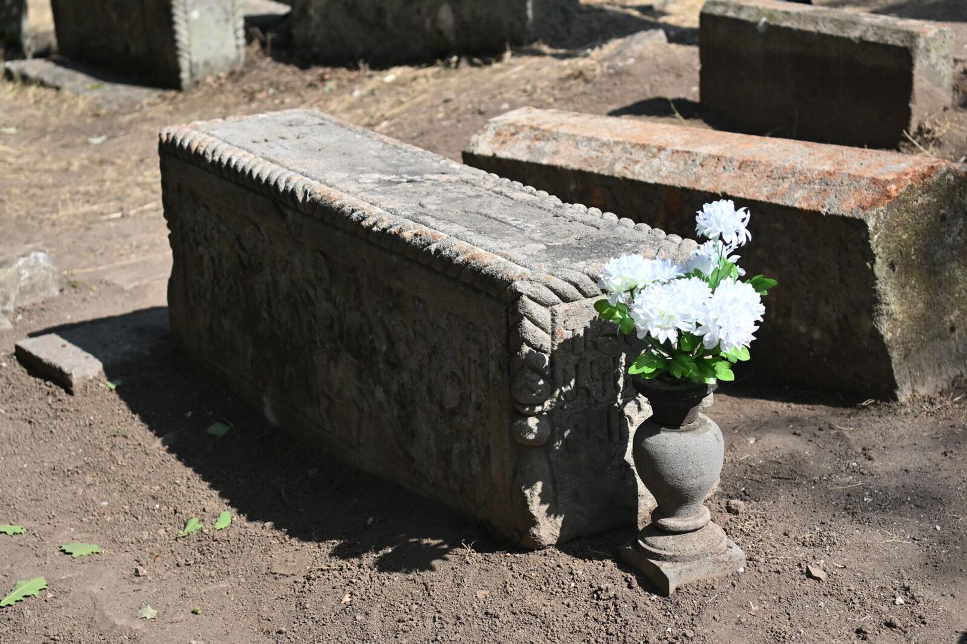 Надгробный камень Мхитара Спарапета на кладбище Старого Хндзореска Надгробный камень Мхитара Спарапета на кладбище Старого Хндзореска - Sputnik Արմենիա, 1920, 29.08.2025