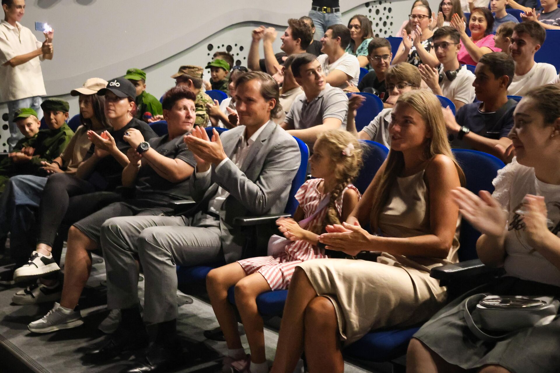 Церемония открытия всероссийской акции Ночь кино в Доме Москвы (27 августа 2025). Еревaн - Sputnik Արմենիա, 1920, 27.08.2025