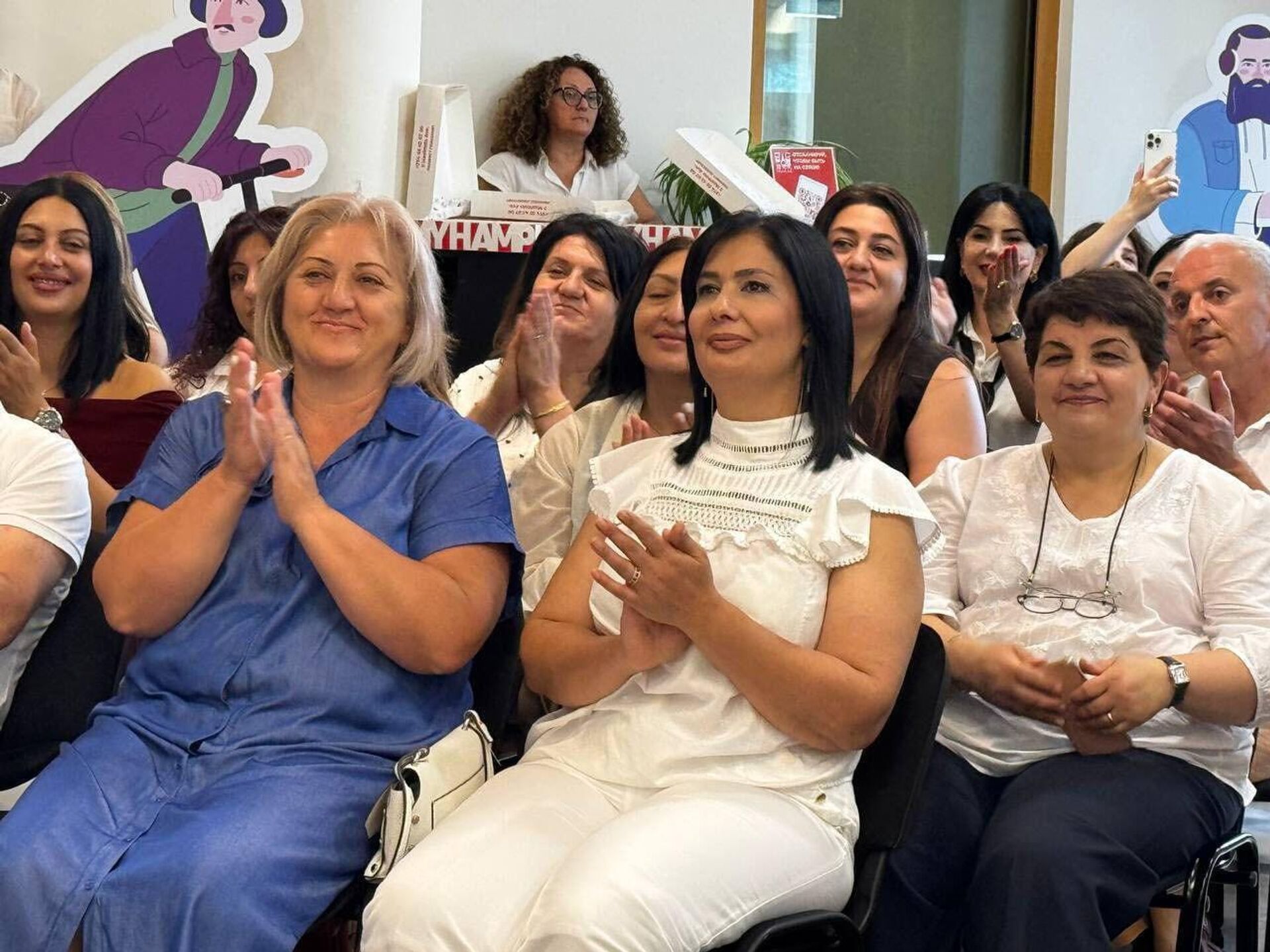 Церемония вручения дипломов сотрудникам КГД Армении, завершившим курсы по культуре речи и деловой коммуникации на русском языке (28 августа 2025). Еревaн - Sputnik Արմենիա, 1920, 28.08.2025