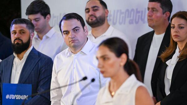 Нарек Карапетян во время презентации народного движения По-нашему, основанного по инициативе мецената и предпринимателя Самвела Карапетяна (29 августа 2025). Еревaн - Sputnik Армения