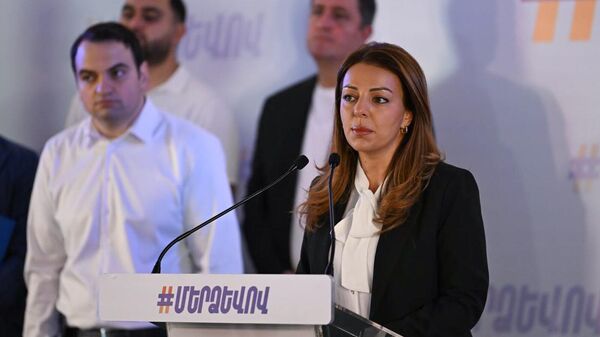 Гоар Гумашян во время презентации народного движения По-нашему, основанного по инициативе мецената и предпринимателя Самвела Карапетяна (29 августа 2025). Еревaн - Sputnik Армения