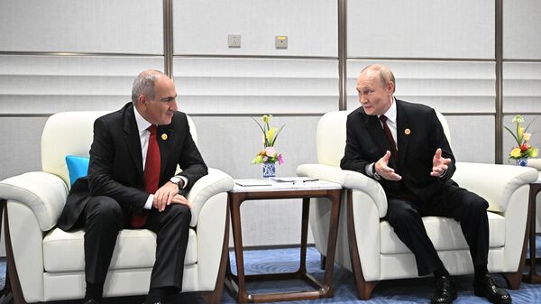 Премьер-министр Никол Пашинян и президент РФ Владимир Путин во время встречи на полях саммита Шанхайской организации сотрудничества (ШОС) в Тяньцзине (31 августа 2025). Китай - Sputnik Армения