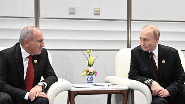 Премьер-министр Никол Пашинян и президент РФ Владимир Путин во время встречи на полях саммита Шанхайской организации сотрудничества (ШОС) в Тяньцзине (31 августа 2025). Китай - Sputnik Армения