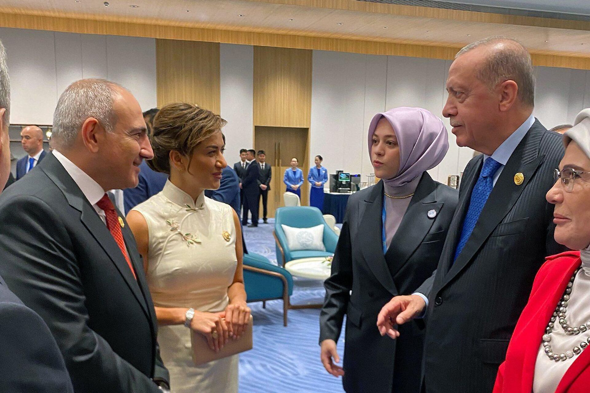 Премьер-министр Никол Пашинян с Анной Акопян и президент Турции Реджеп-Тайип Эрдоган с женой на полях саммита Шанхайской организации сотрудничества (ШОС) в Тяньцзине (31 августа 2025). Китай - Sputnik Արմենիա, 1920, 31.08.2025