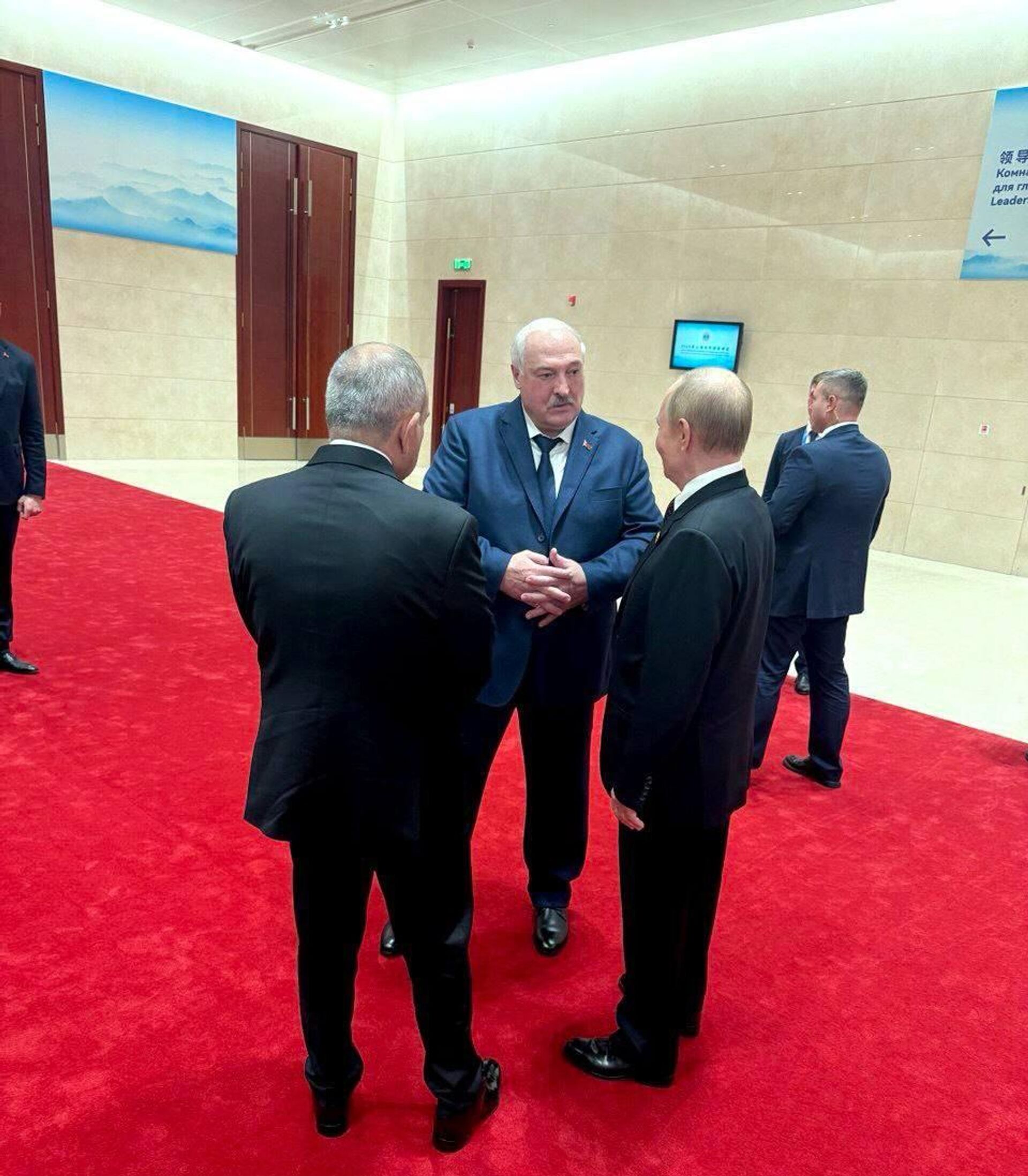 Премьер-министр Никол Пашинян общается с президентами Беларуси и России Александром Лукашенко и Владимиром Путиным на полях саммита Шанхайской организации сотрудничества (ШОС) в Тяньцзине (31 августа 2025). Китай - Sputnik Արմենիա, 1920, 31.08.2025