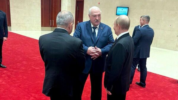 Премьер-министр Никол Пашинян общается с президентами Беларуси и России Александром Лукашенко и Владимиром Путиным на полях саммита Шанхайской организации сотрудничества (ШОС) в Тяньцзине (31 августа 2025). Китай - Sputnik Армения