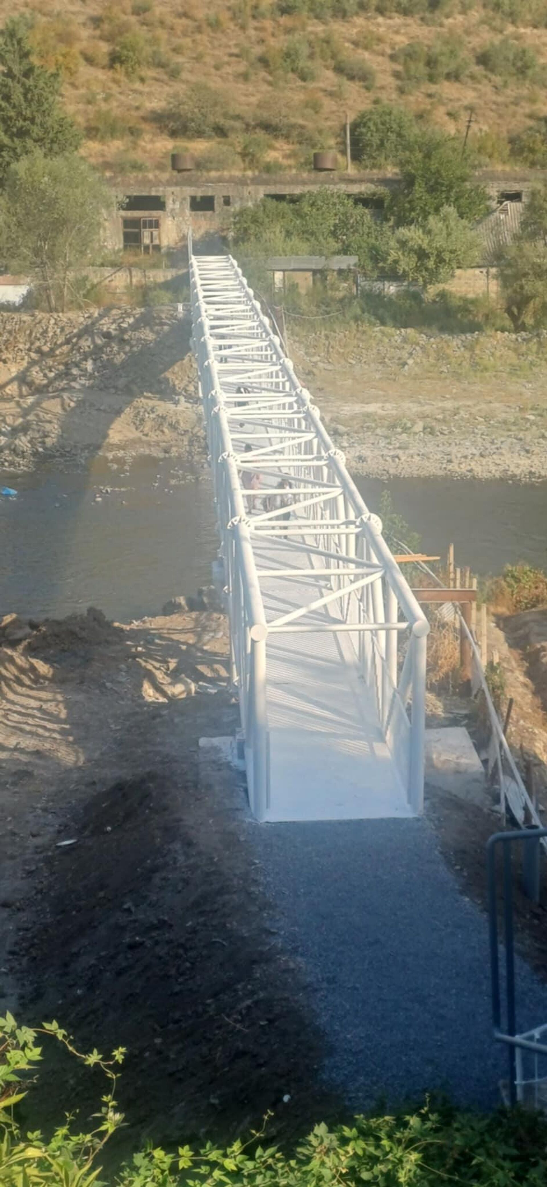 Пешеходный мост на станции Айрум - Sputnik Армения, 1920, 01.09.2025