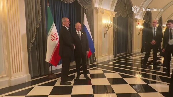 Владимир Путин встретился с президентом Ирана Масудом Пезешкианом - Sputnik Армения