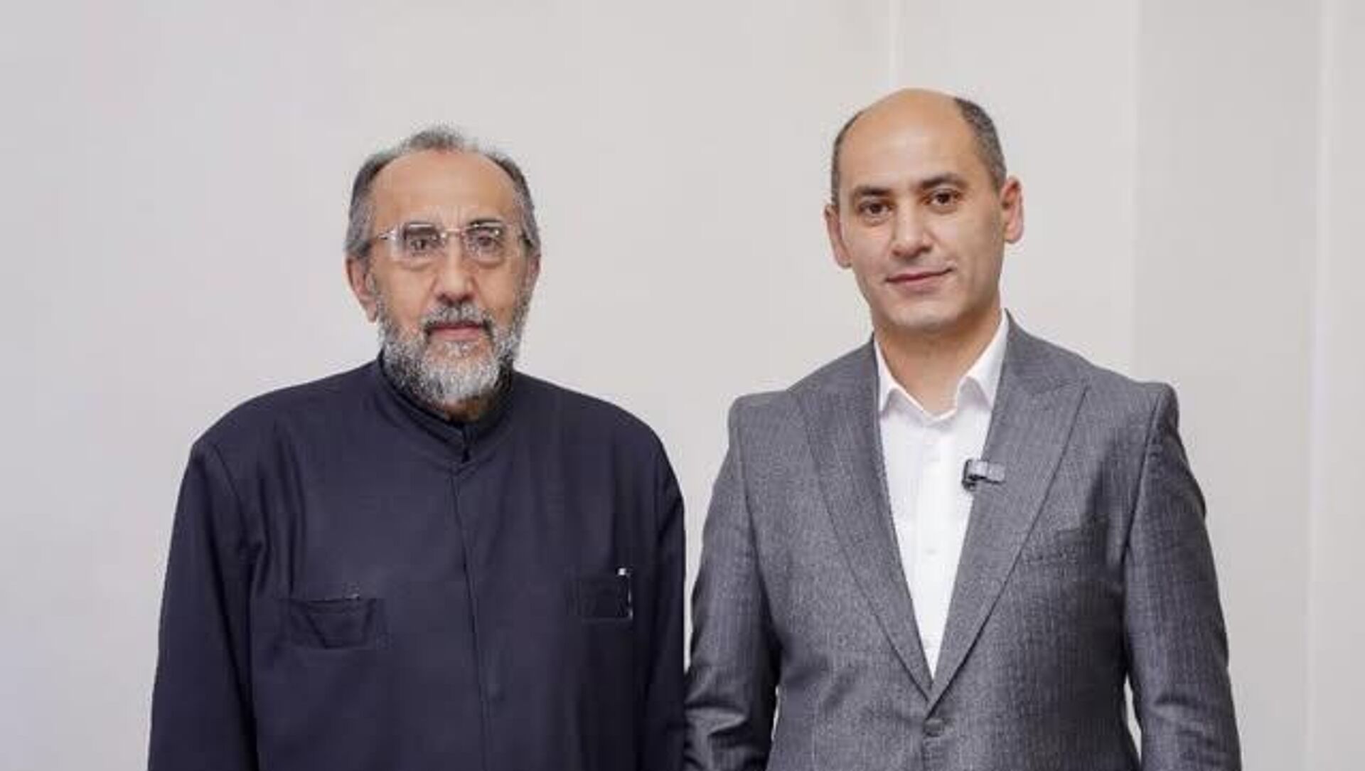 Միքայել սրբազանն ու Մարտուն Գրիգորյանը Միքայել սրբազանն ու Մարտուն Գրիգորյանը - Sputnik Արմենիա, 1920, 01.09.2025