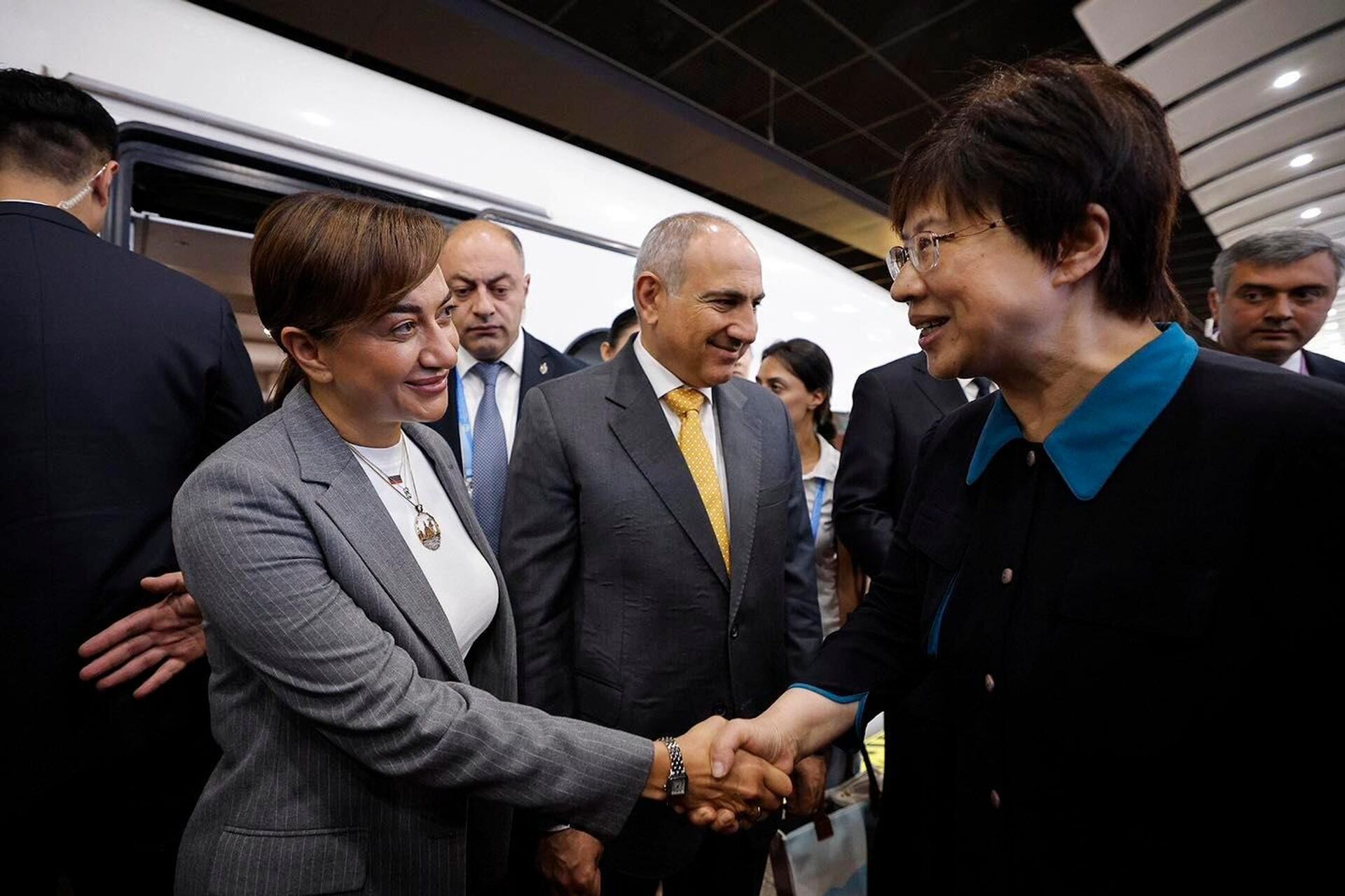 Премьер-министр Армении Никол Пашинян, находящийся в Китае с рабочим визитом, вместе с супругой Анной Акопян отправился на поезде из Тяньцзиня в столицу страны Пекин (2 сентября 2025). Китай - Sputnik Արմենիա, 1920, 02.09.2025