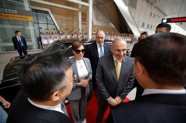 Աննա Հակոբյանն ու Նիկոլ Փաշինյանը - Sputnik Արմենիա