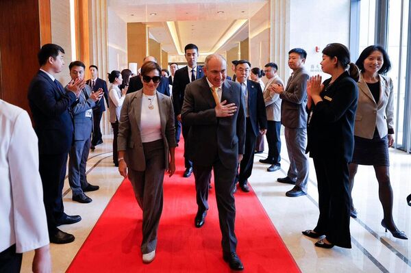 Աննա Հակոբյանն ու Նիկոլ Փաշինյանը - Sputnik Արմենիա