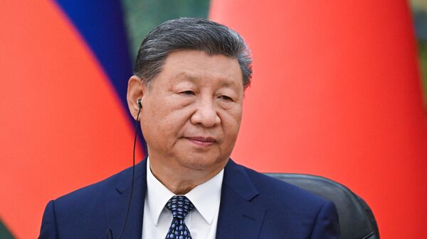 Председатель Китайской Народной Республики (КНР) Си Цзиньпин во время встречи с президентом РФ Владимиром Путиным и президентом Монголии Ухнаагийном Хурэлсухом в Пекине (2 сентября 2025). Китай - Sputnik Армения