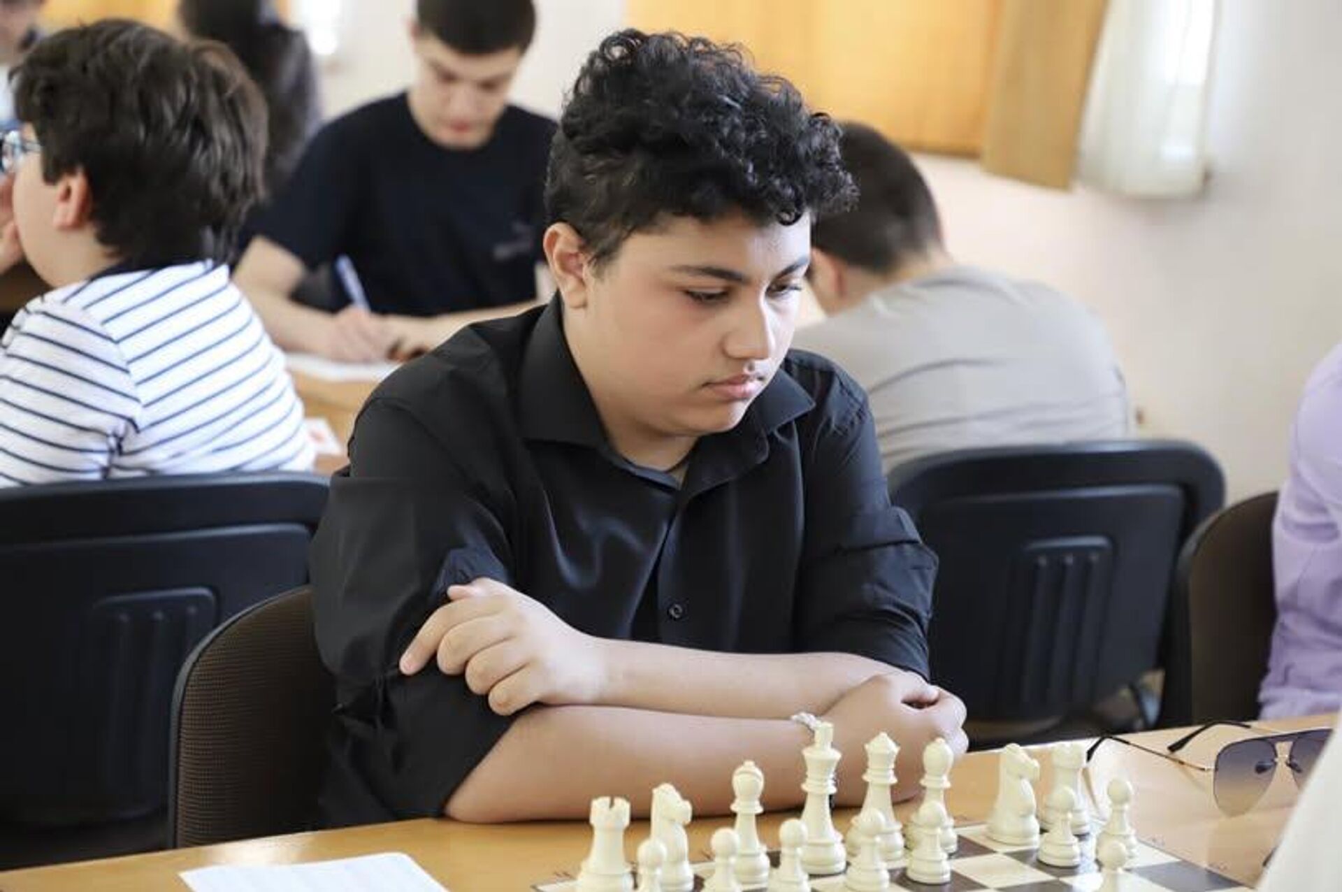 ФИДЕ присвоила звание мастера ФИДЕ 17-летнему шахматисту Менуа Акопяну - Sputnik Արմենիա, 1920, 02.09.2025