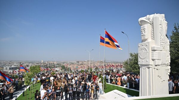 Открытие мемориального комплекса Зов Арцаха в Ераблуре в память о героях, павших в ходе карабахской войны, а также о невинных жертвах трагического взрыва 25 сентября (2 сентября 2025). Еревaн - Sputnik Армения