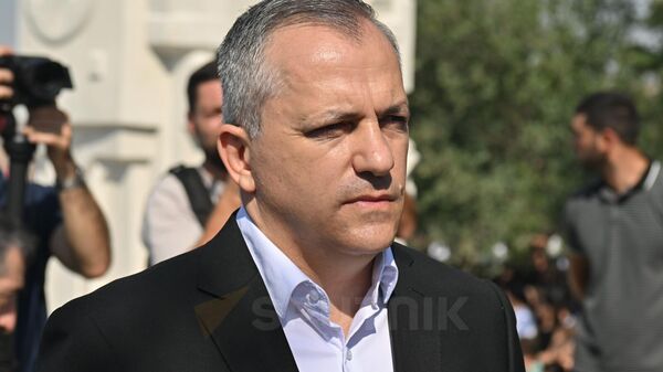 Սամվել Շահրամանյանը Եռաբլուրում - Sputnik Արմենիա