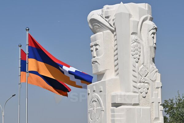 Открытие мемориального комплекса Зов Арцаха в Ераблуре в память о героях, павших в ходе карабахской войны, а также о невинных жертвах трагического взрыва 25 сентября (2 сентября 2025). Еревaн - Sputnik Армения