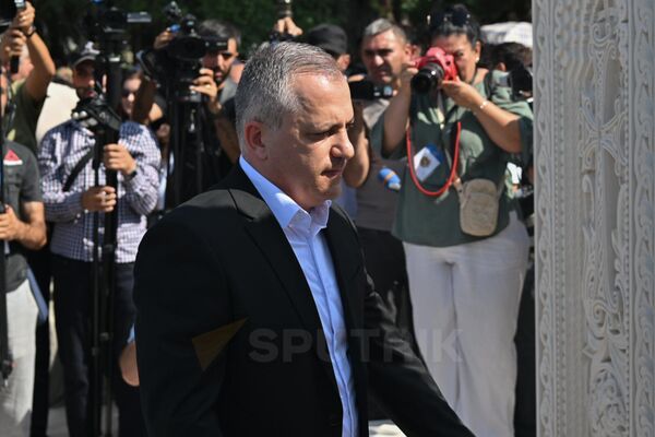 Самвел Шахраманян на открытии мемориального комплекса Зов Арцаха в Ераблуре в память о героях, павших в ходе карабахской войны, а также о невинных жертвах трагического взрыва 25 сентября (2 сентября 2025). Еревaн - Sputnik Армения