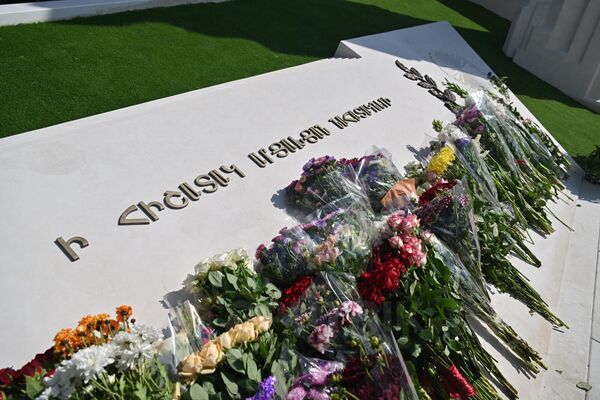 Открытие мемориального комплекса Зов Арцаха в Ераблуре в память о героях, павших в ходе карабахской войны, а также о невинных жертвах трагического взрыва 25 сентября (2 сентября 2025). Еревaн - Sputnik Армения