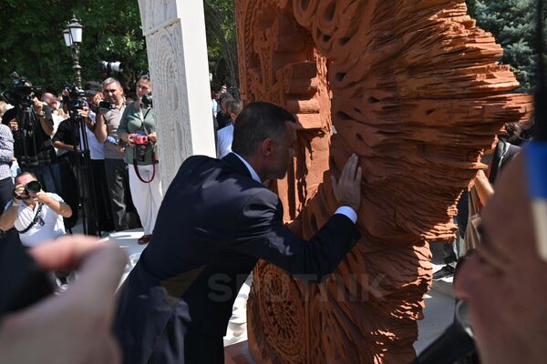 Экс-министр внутренних дел Арцаха Карен Саркисян на открытии мемориального комплекса Зов Арцаха в Ераблуре в память о героях, павших в ходе карабахской войны, а также о невинных жертвах трагического взрыва 25 сентября (2 сентября 2025). Еревaн - Sputnik Армения