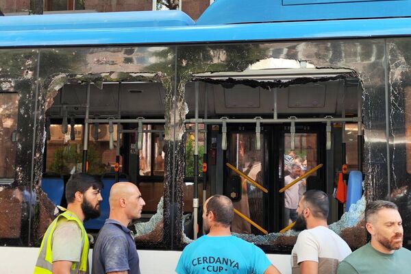 Վնասված ավտոբուսը - Sputnik Արմենիա