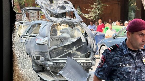 Ամիրյան փողոցում պայթած մեքենան - Sputnik Արմենիա