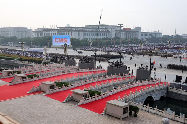 Չինաստանի Ժողովրդա-ազատագրական բանակի զինծառայողները Պեկինի Թիենանմեն հրապարակում ռազմական շքերթին - Sputnik Արմենիա